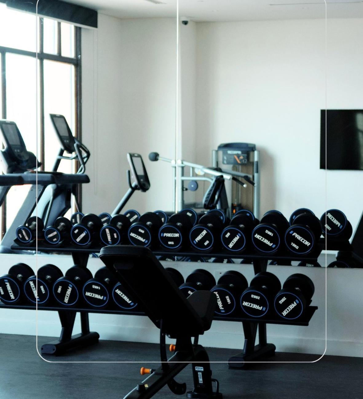 Mina Hotel And Residences By The Torch Doha Exterior foto A set of dumbbells